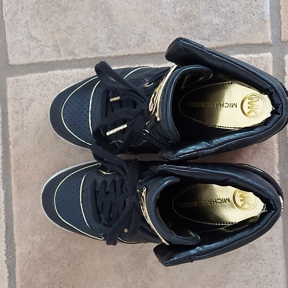 🌟RARE🌟Michael Kors High Top Healed Shoes - Picture 6 of 7
